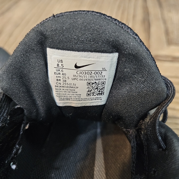 Nike Women's Black Running Shoes - Picture 8 of 8